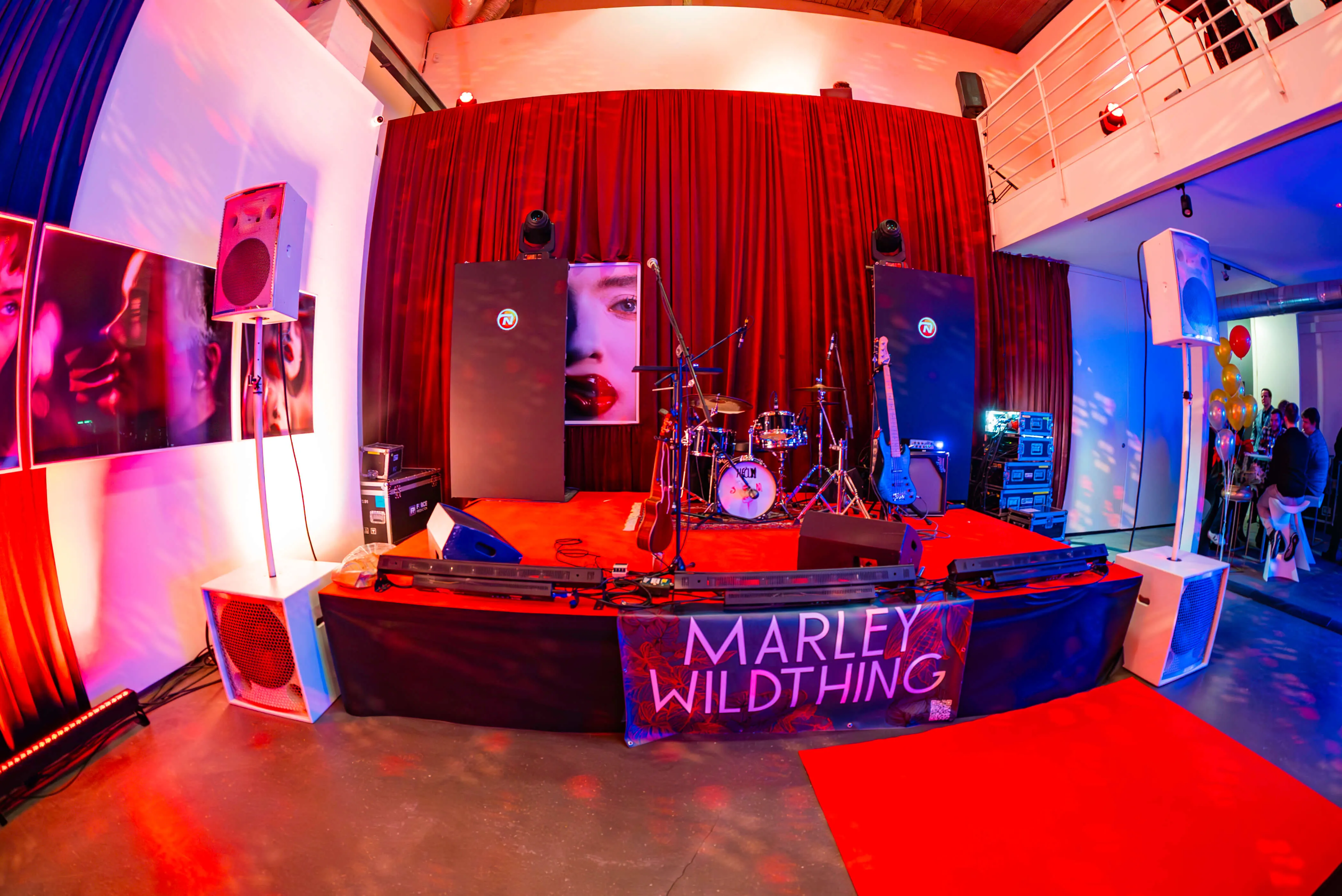 Eventový prostor Praha - Casino tematická party, industriální umělecký prostor, vystoupení kapely, živá hudba