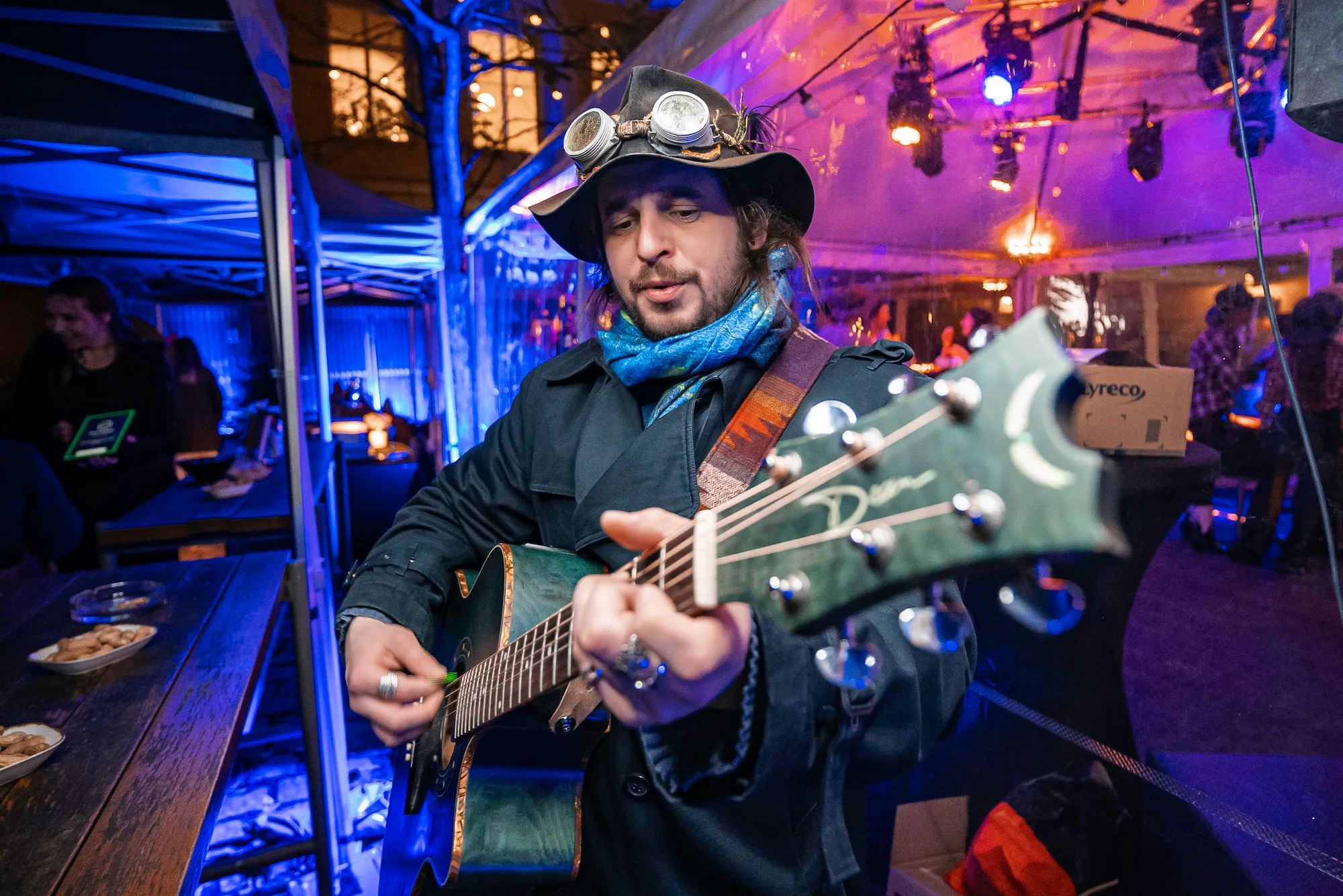 Eventový prostor Praha - vánoční večírek, Wild west, živá hudba, vystoupení kytaristy 