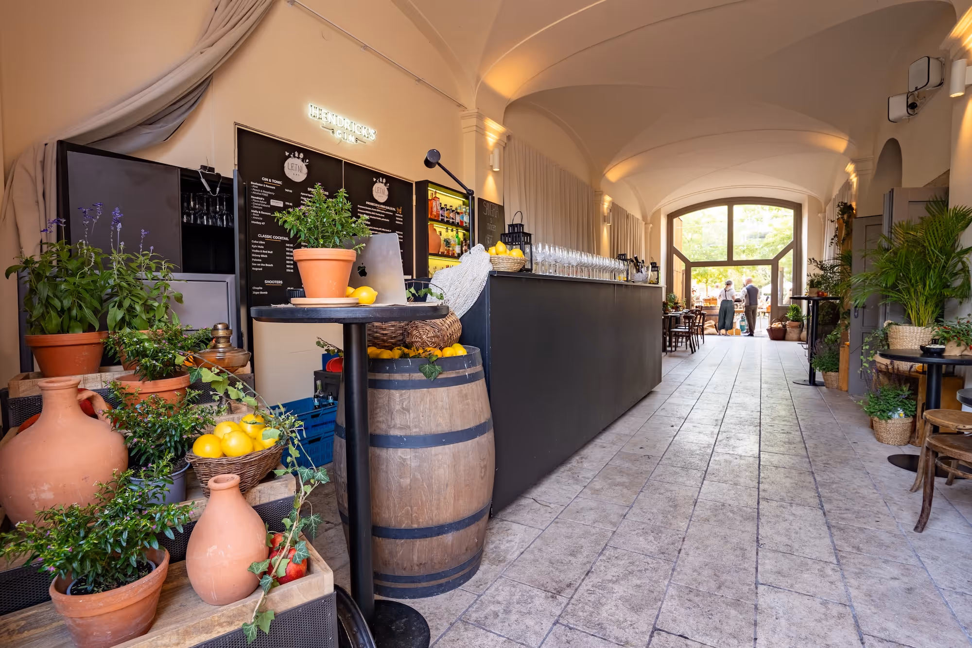 Eventový prostor Praha - dva bary s koktejly i nealkoholickými nápoji 