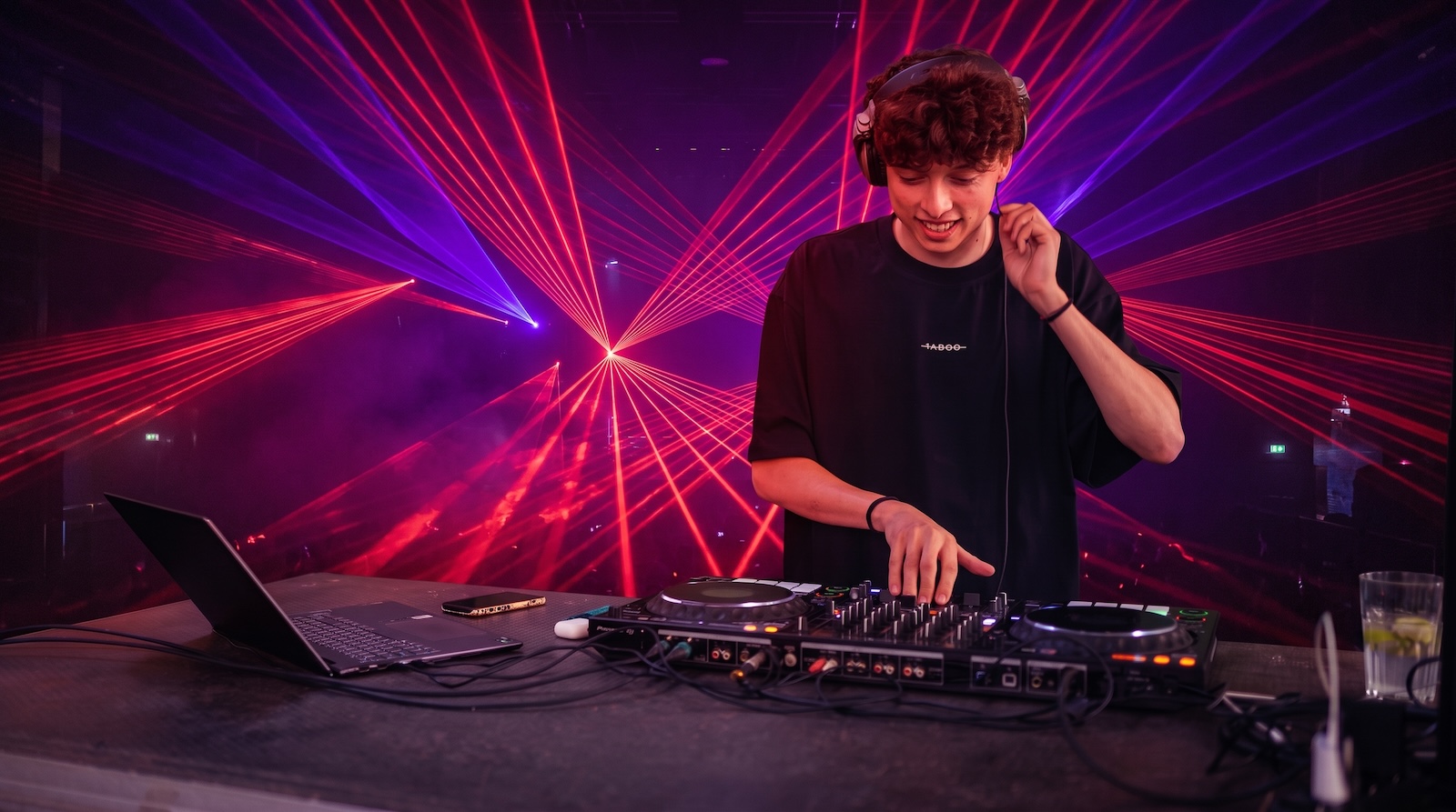 Eventové prostory Praha - DJ, živá hudba
