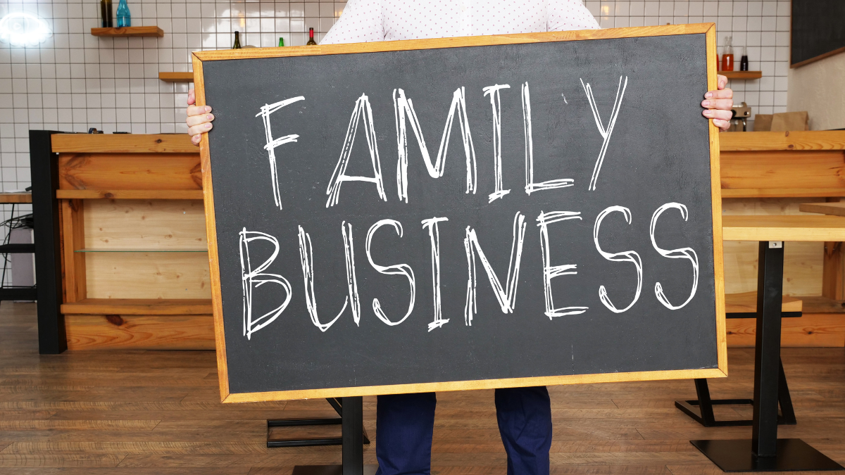 Tafel mit Aufschrift Family Business