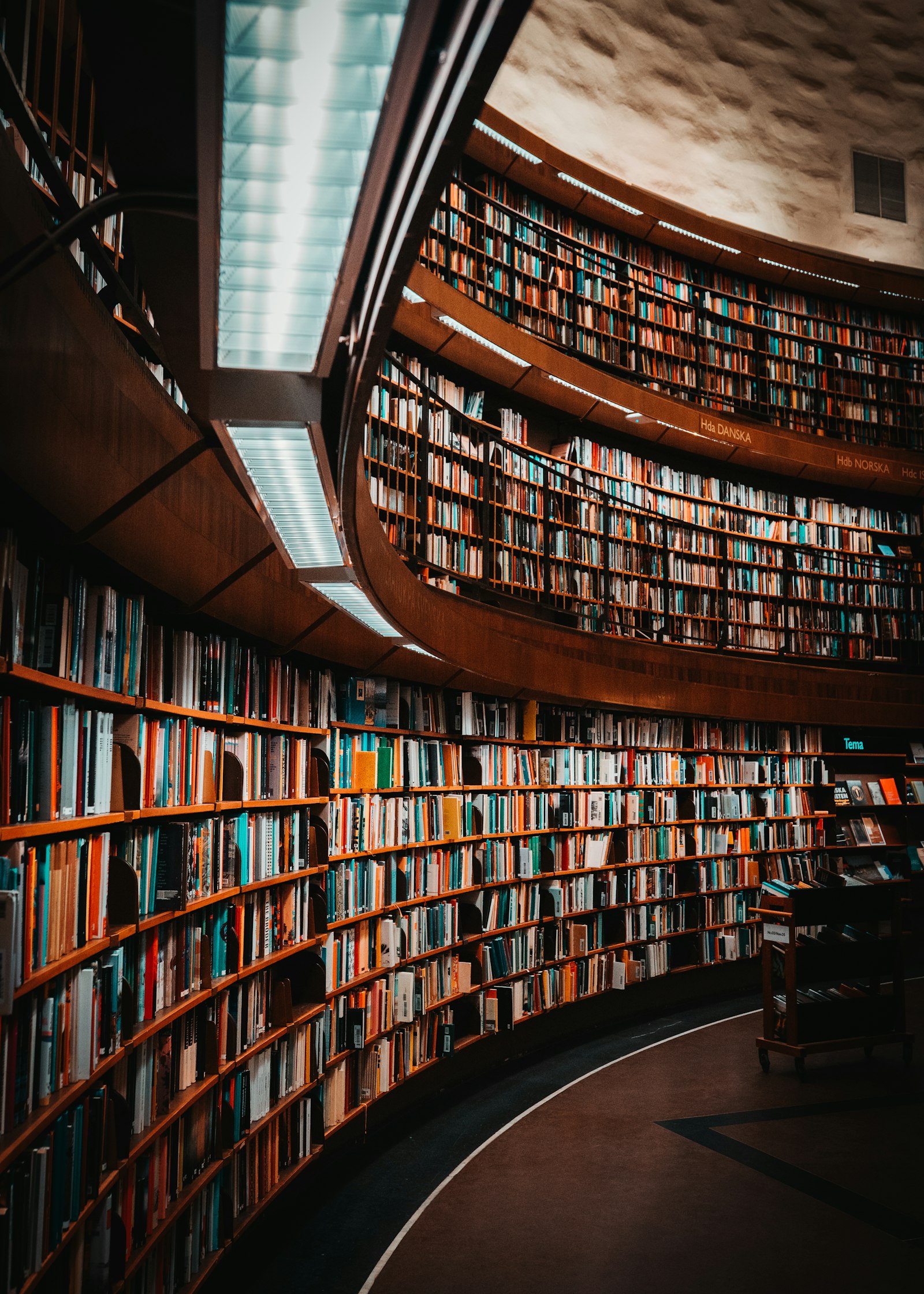 ExpertEdge vs Coursera and edX, the comparison for B2B learning leaders