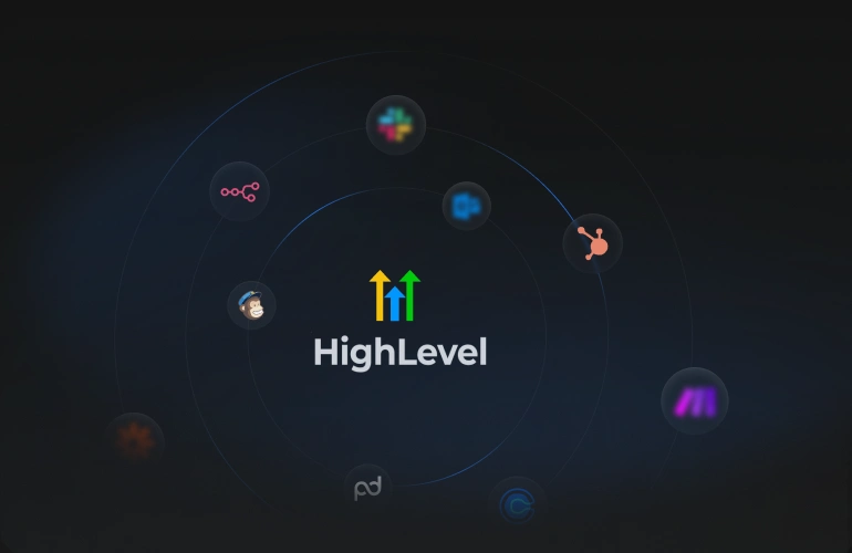Zentral platzierter HighLevel-Schriftzug umgeben von CRM-Logos wie HubSpot, Pipedrive & Co. Bild zur Darstellung eines umfassenden CRM-Vergleichs mit Fokus auf Automatisierung und Marketingprozesse.