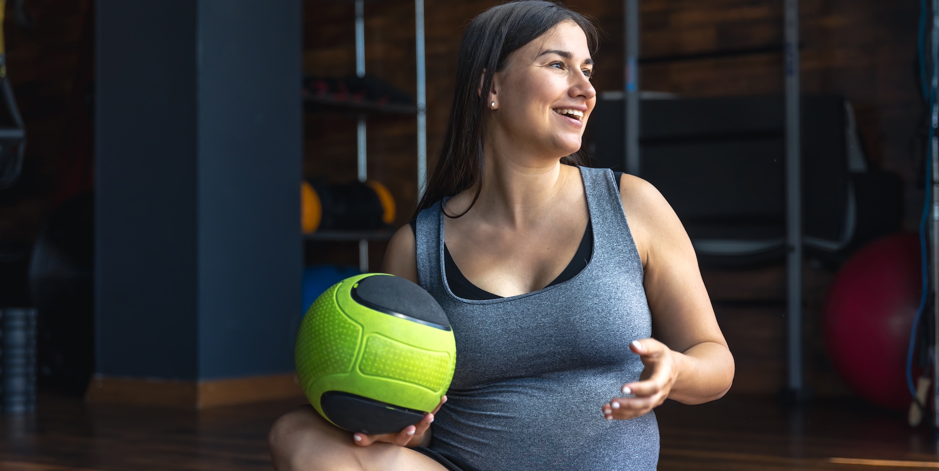 pregnant women gym ball