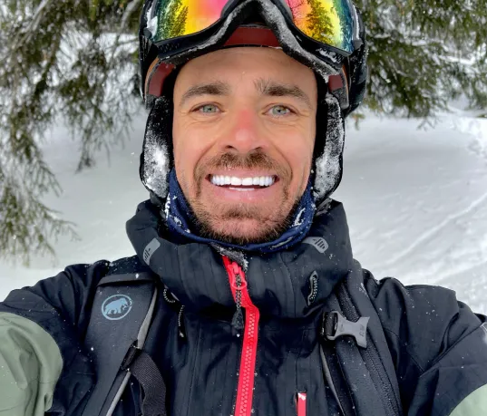 Yan Bonnevialle, pert d’Alpine Pearl, propose des chalets de luxe dans les Alpes françaises.