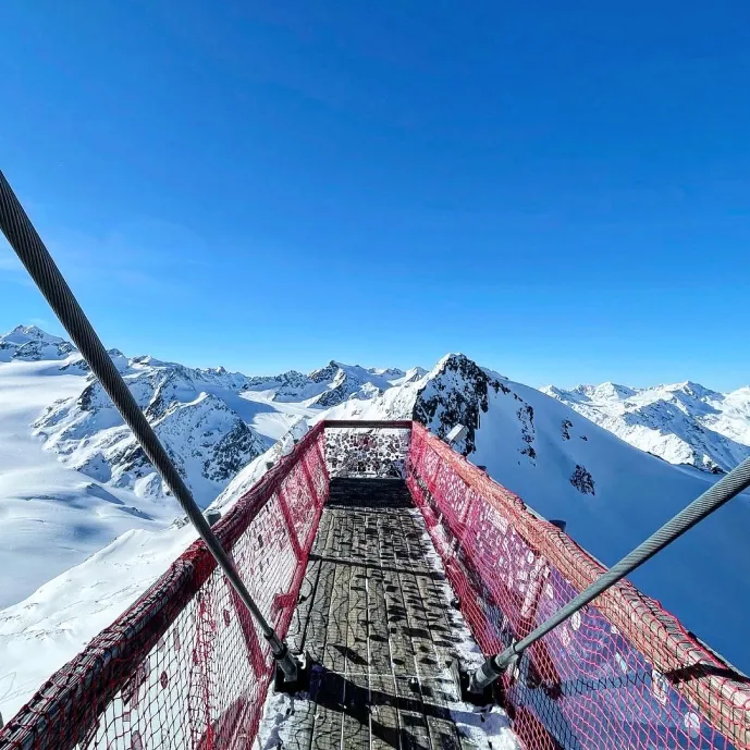 Pistes de ski de Sölden sous la neige, immobilier en station autrichienne.