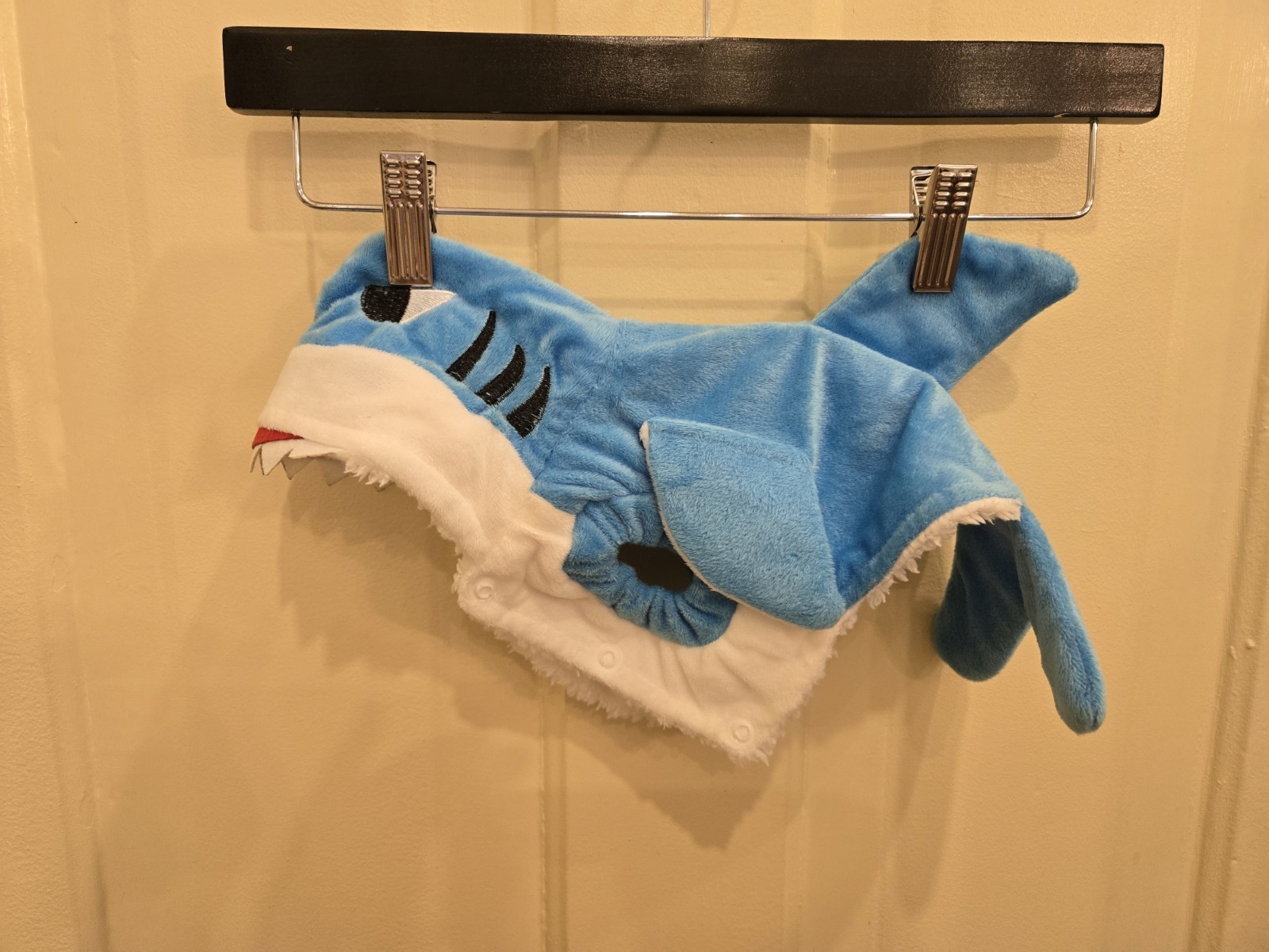  XS Dog Shark Costume EUC Halloween Beach Yorkie Size 