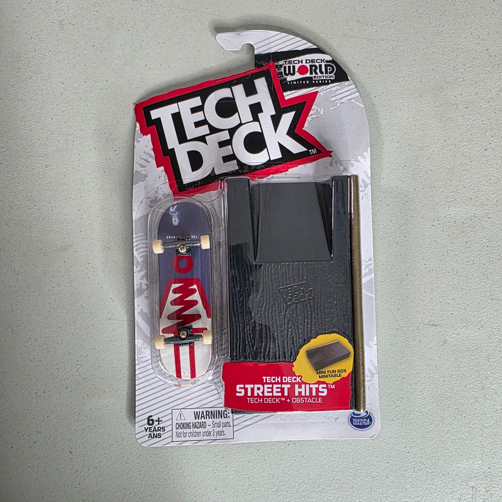 Spin Master Tech Deck Street Hits Mini Fun Box W/ Girl Skateboard New