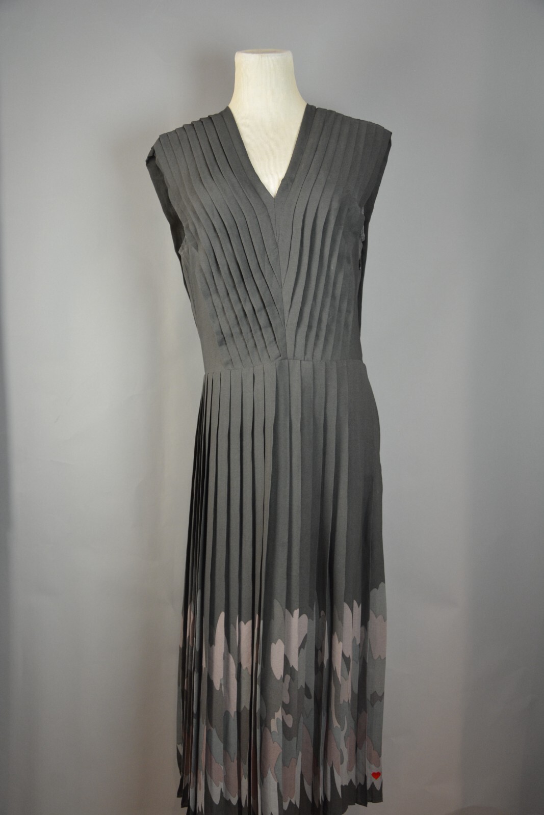 DEAR DREW GREY PLEATED MAXI DRESS V-NECK FLORAL HEM ELEGANT SIZE 6