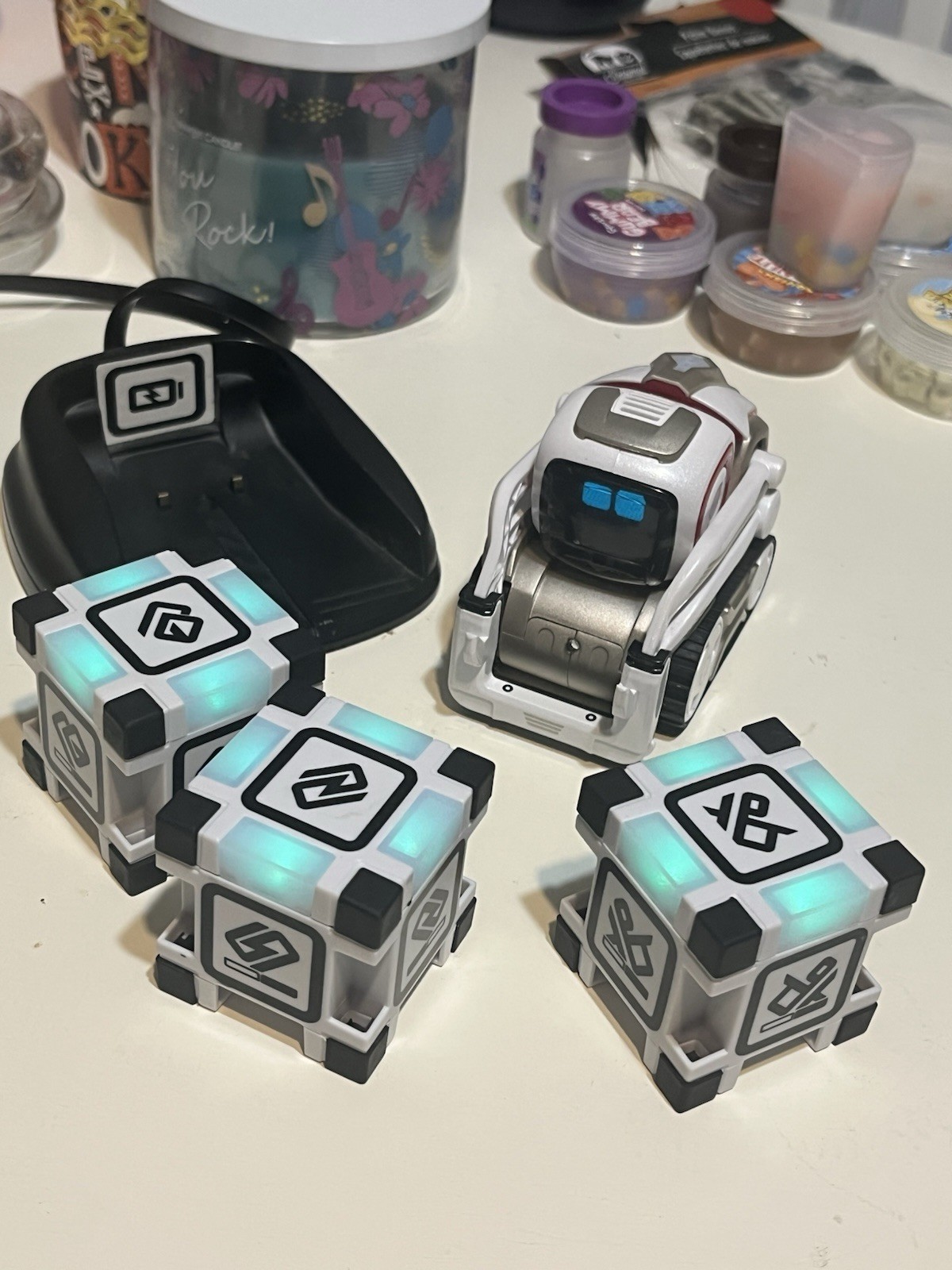 Cozmo Robot By Anki Gen 2 600mah  Upgrade, Full Set Read!!!!!!!!!!