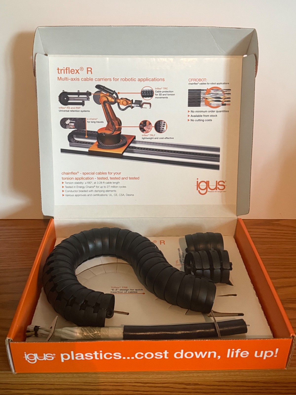 Triflex R Cable Carrier Sample Box TRE TRL CFROBOT2 Cable Multi-Axis Robot igus