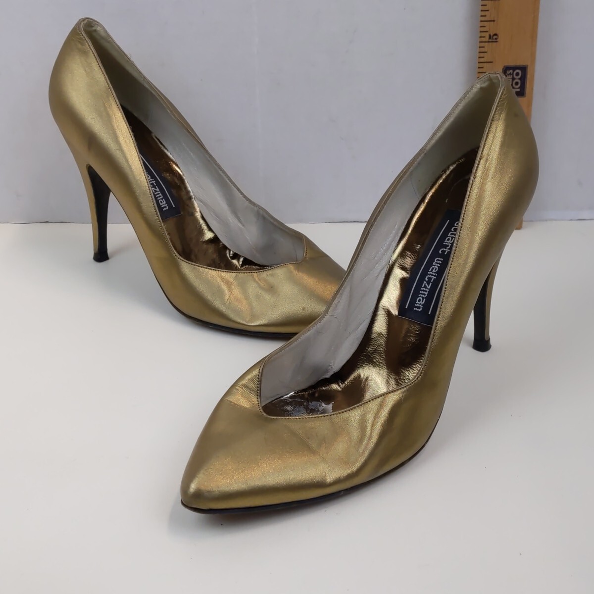 Stuart Weitzman Women’s 8.5B Gold Pointed Toe High Heel Pumps Elegant Dress 