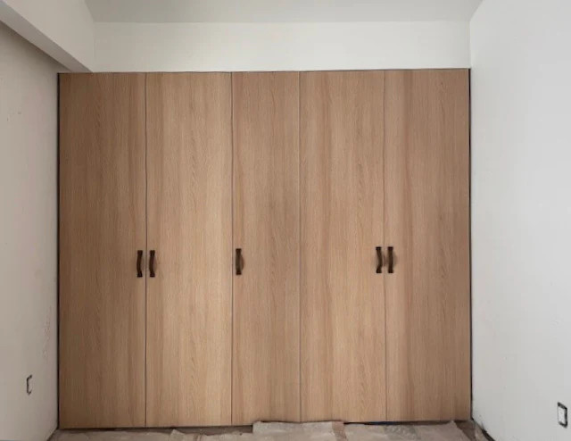 eggersmann Decor Lindberg Oak Modern Closet System with Eco Leather Handles