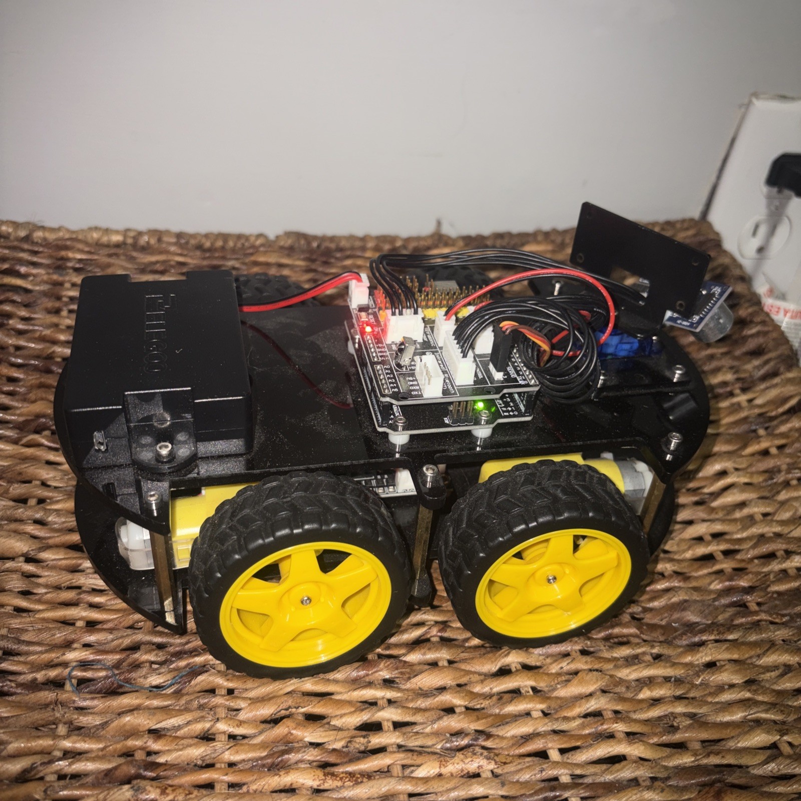 ELEGOO UNO R3 Smart Robot Car Kit for Arduino Robotics for Kids STEM Toys