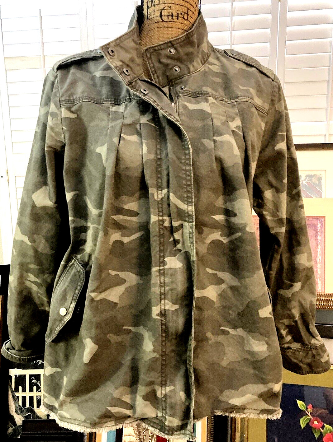 Women's M Utility Jacket Full Zip Green Camo Pockets Raw Hem Casual Style & Co.