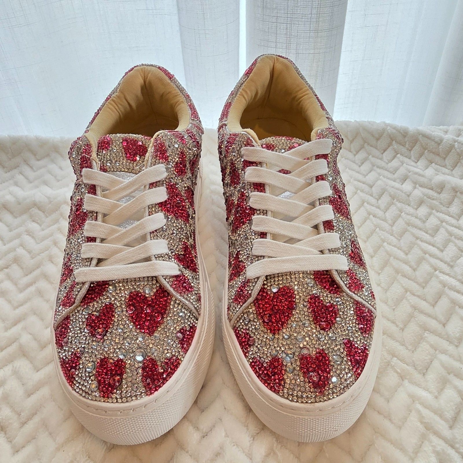 NIB Betsey Johnson Rhinestone Heart Statement Platform Sneakers. Sz 8. Valentine