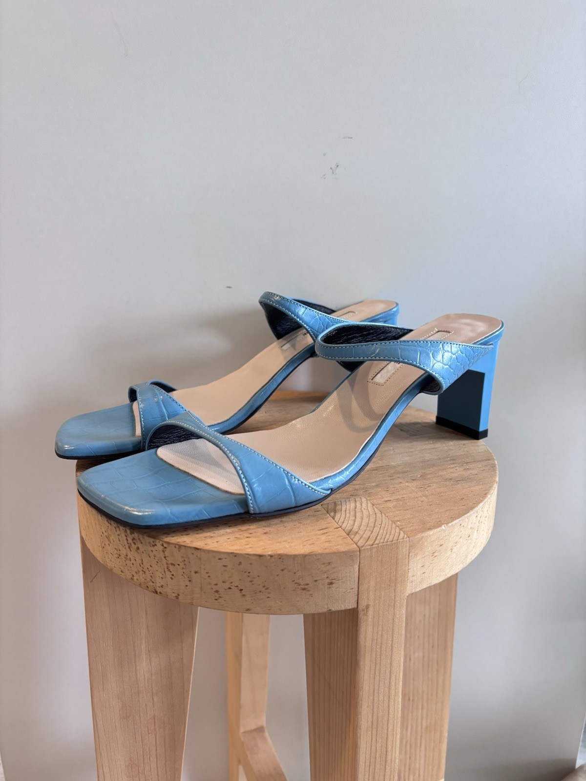 YUUL YIE Blue Leather Croc Embossed Heel Pumps Pointed Toe EU 39.5