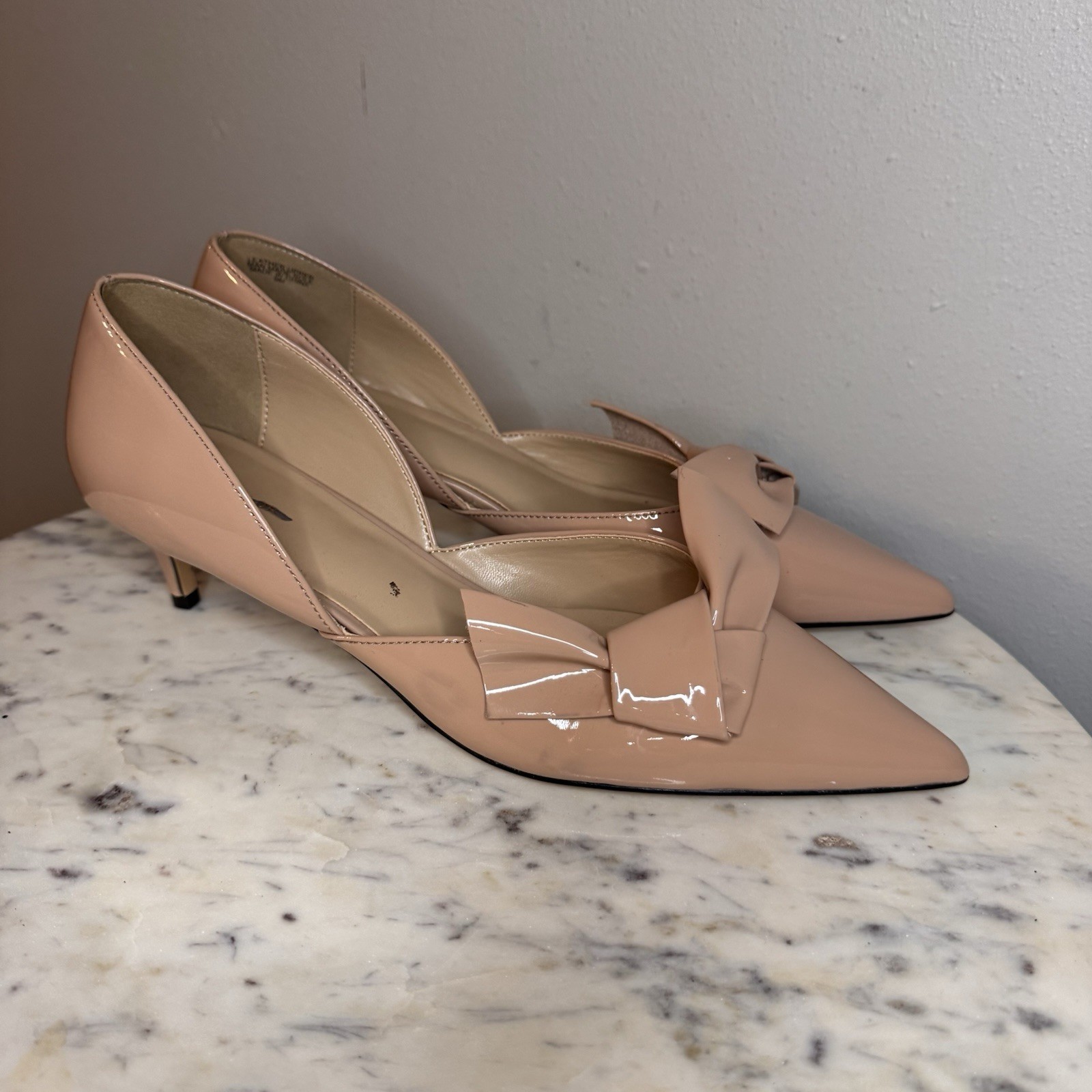 ANN TAYLOR Sz 9 M Patent Bow Pumps Heels Classy Elegant Dress Shoes Neutral -A1