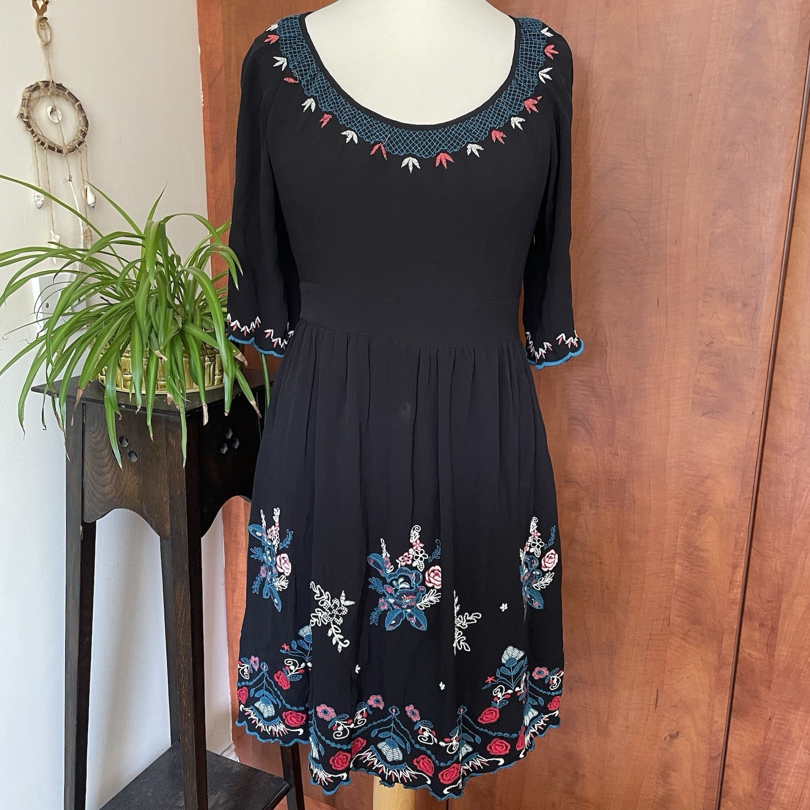 Monsoon Dress Size 12 Black Folk Style Embroidered Floral Boho Arty Artisan Vgc