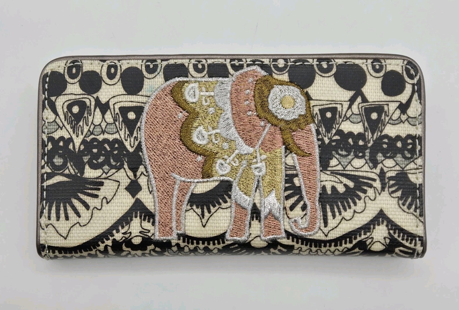 Sakroots Artist Circle Elephant Embroidered Credit Card Slim Wallet Black Taupe 