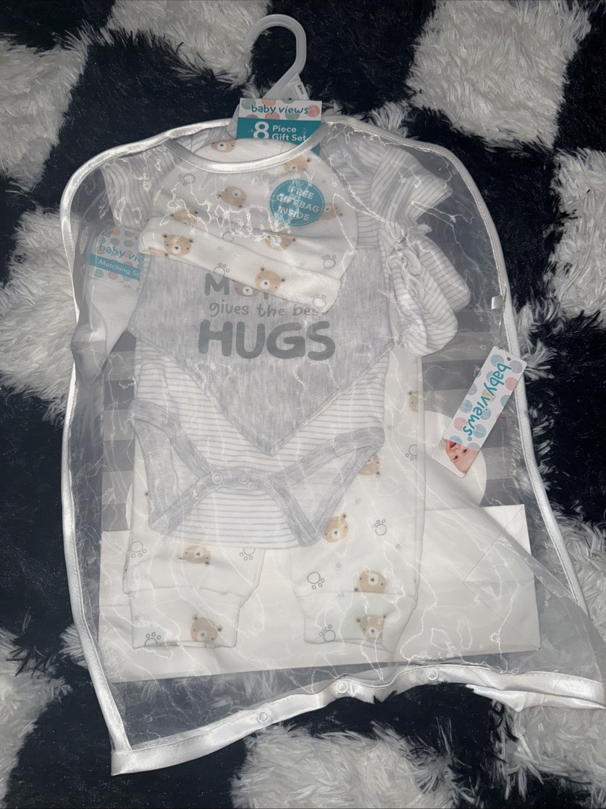 8 Piece Gift Set Baby View Size 0-3 Months
