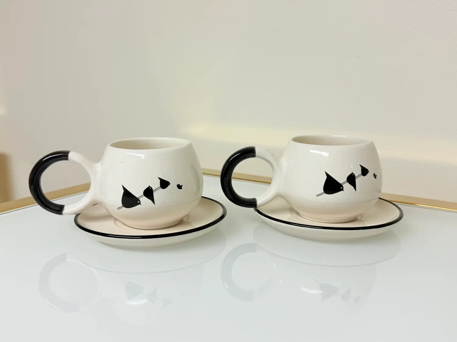 Set of 2 Ceramic Coffee Cups With Saucers Modern Designs 7 fl oz