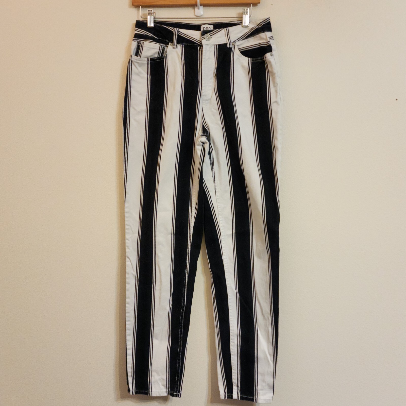 BDG Urban Outfitters Mom Jeans Striped Black White W28 L29 Casual Edgy