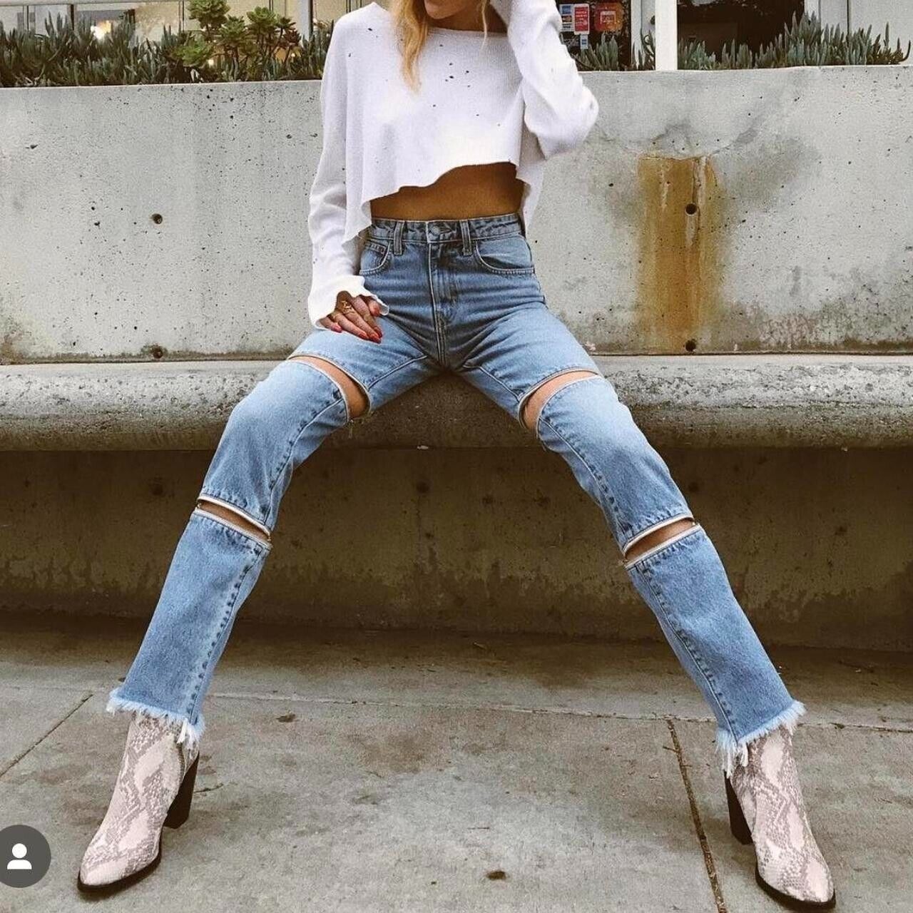 Zipper Slit Jeans Distressed Hem Light Wash Denim Trendy Fashion Women's Sz 26