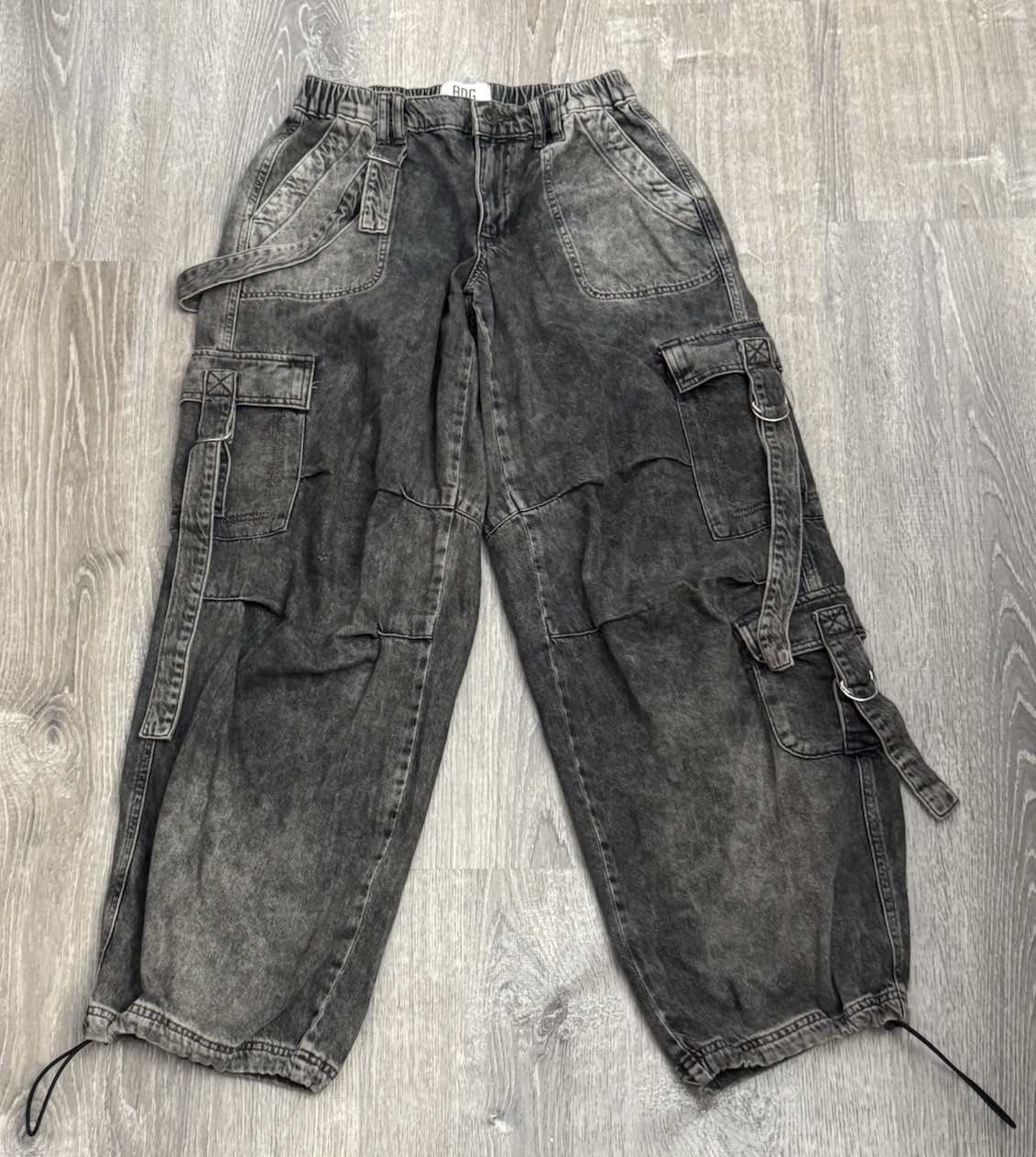 BDG Urban Outfitters Strappy Cargo Jeans Charcoal Wash Denim Women’s 26W