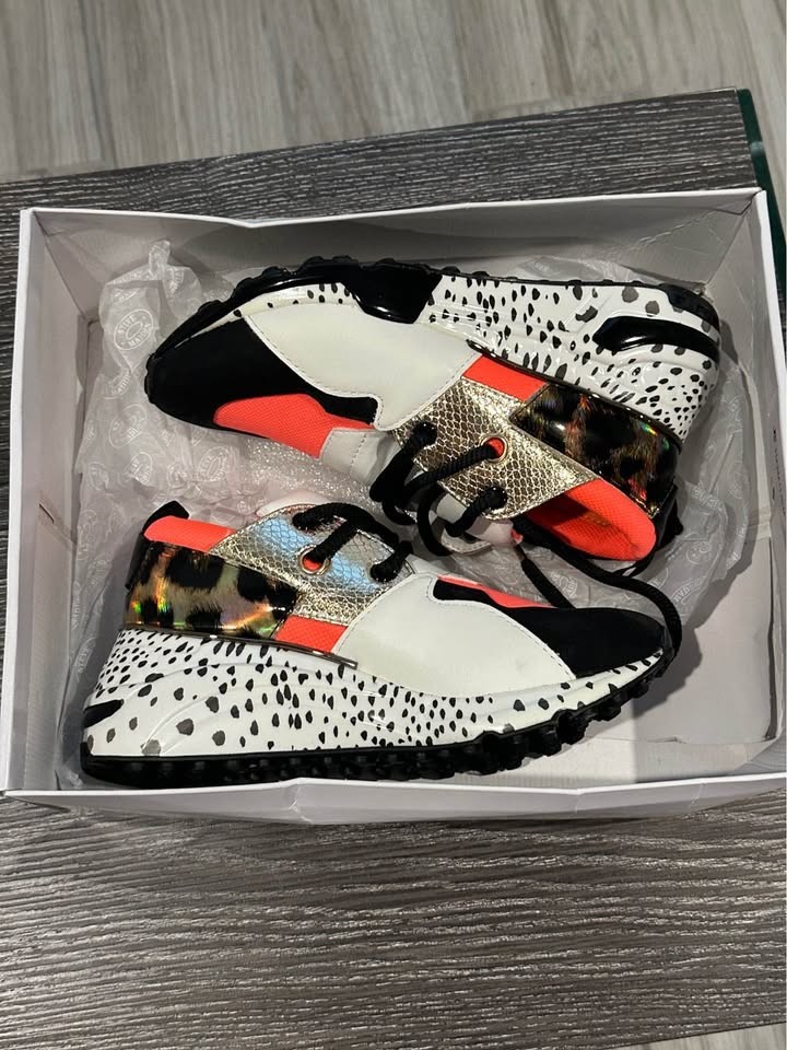 Steve Madden Cliff Coral Lace Up Platform Low Top Sneakers