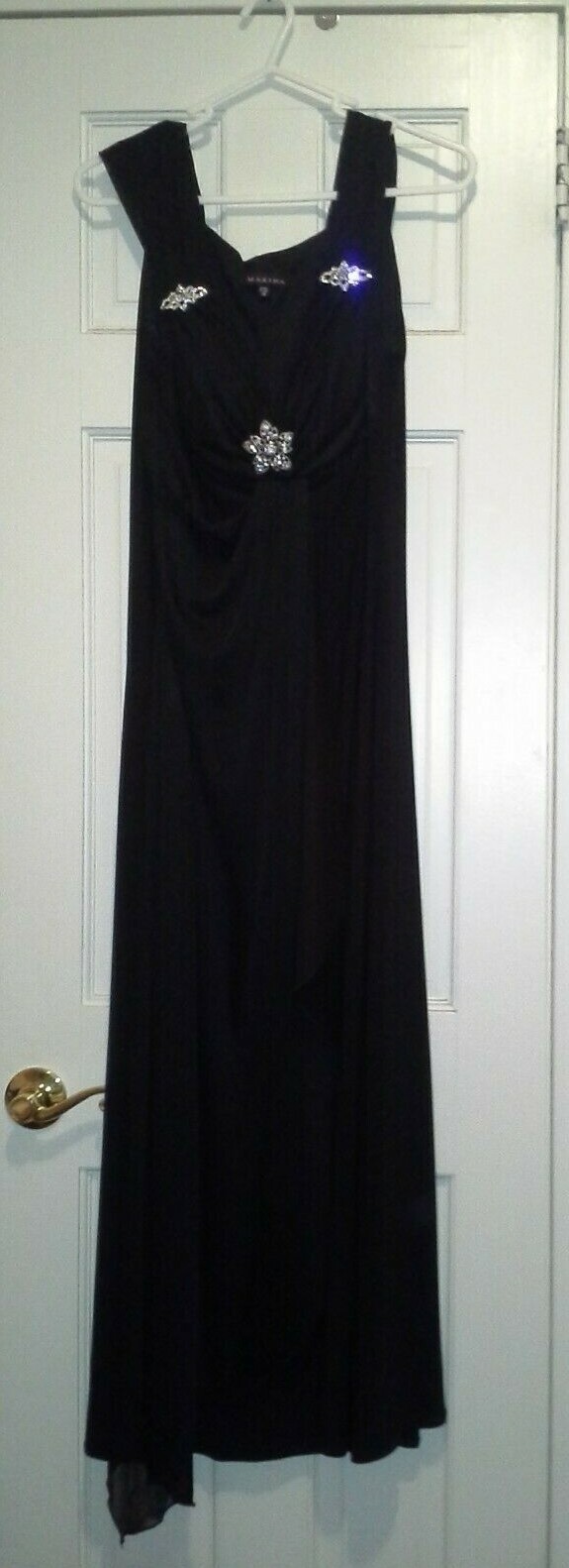 SALE!! Black Dress Gown 12 w/ removable brooches . FREE return. You pay for SHP
