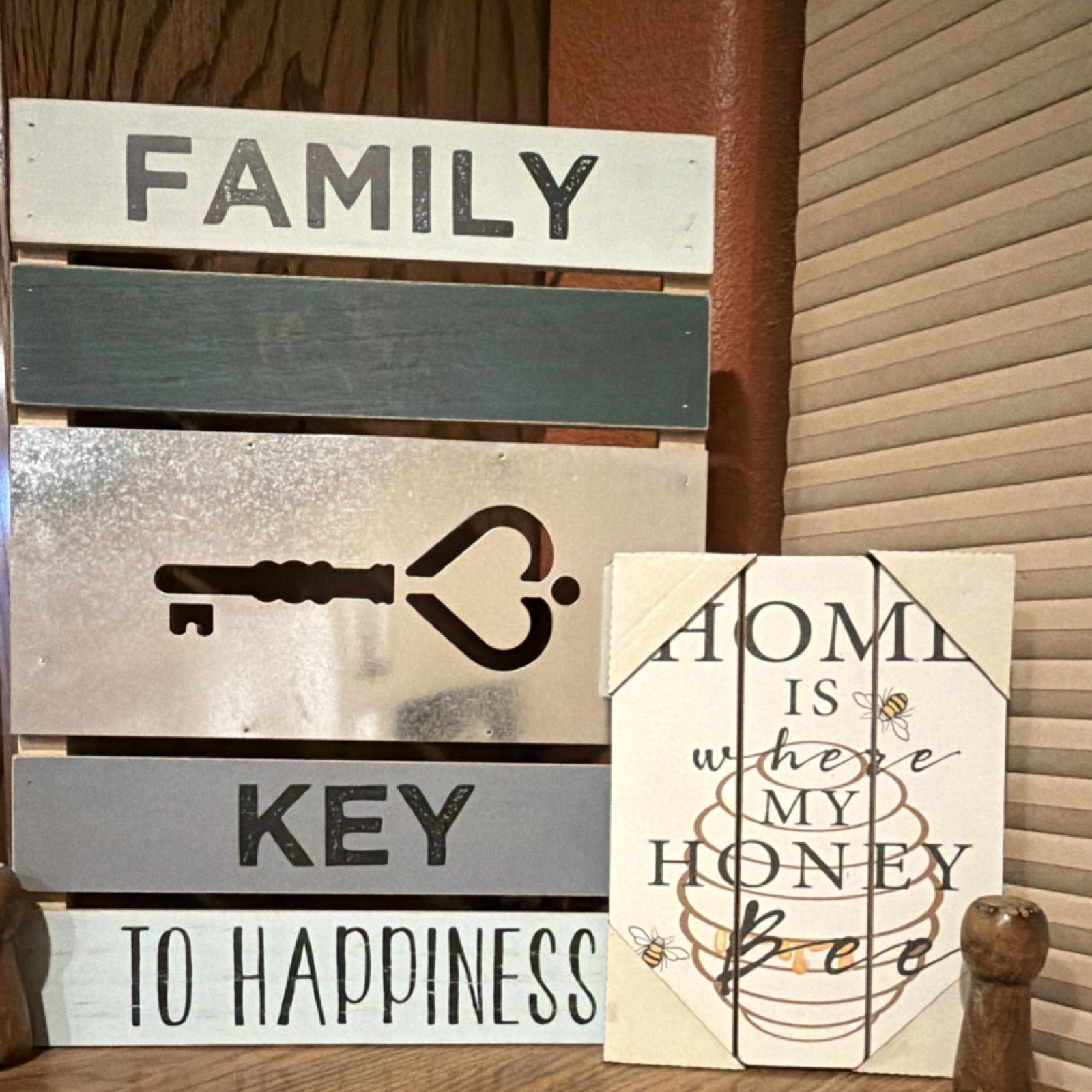 Inspirational Family and Bee Decorative Hanging Wood Metal Signs for Home