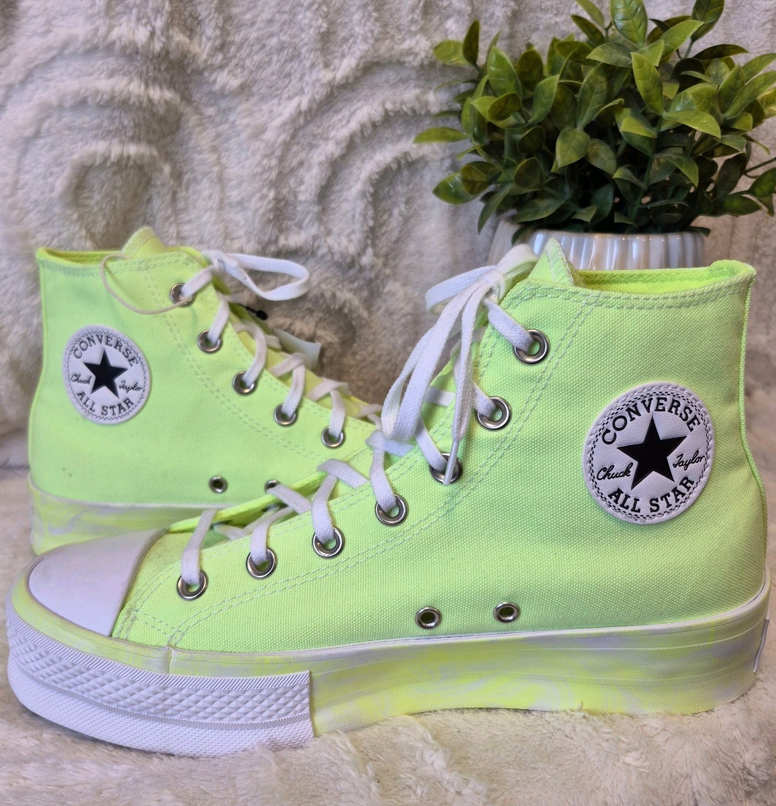 Converse Chuck Taylor Lift Platform Sneakers Volt Glow Yellow Women's Sz 9.5 NEW
