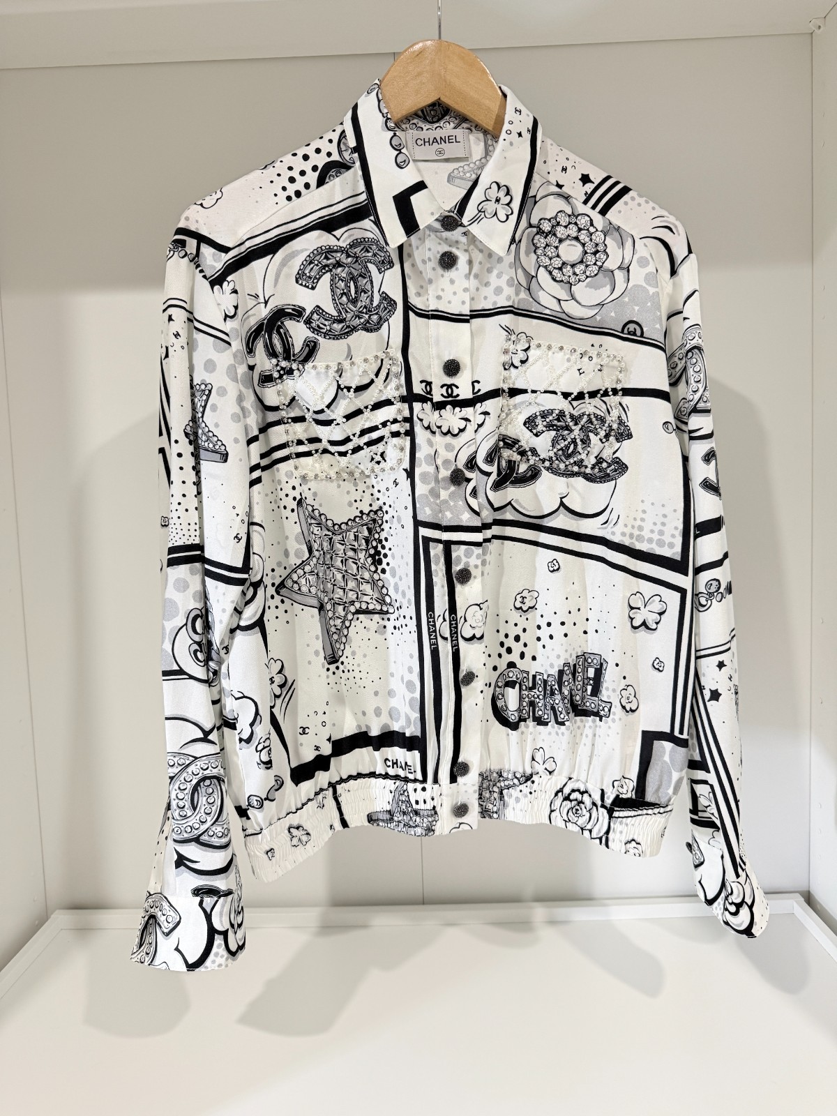 Pre-Owned Chanel Luxury Unisex CC Logo Jacket Coat Cardigan Top with Garment Bag