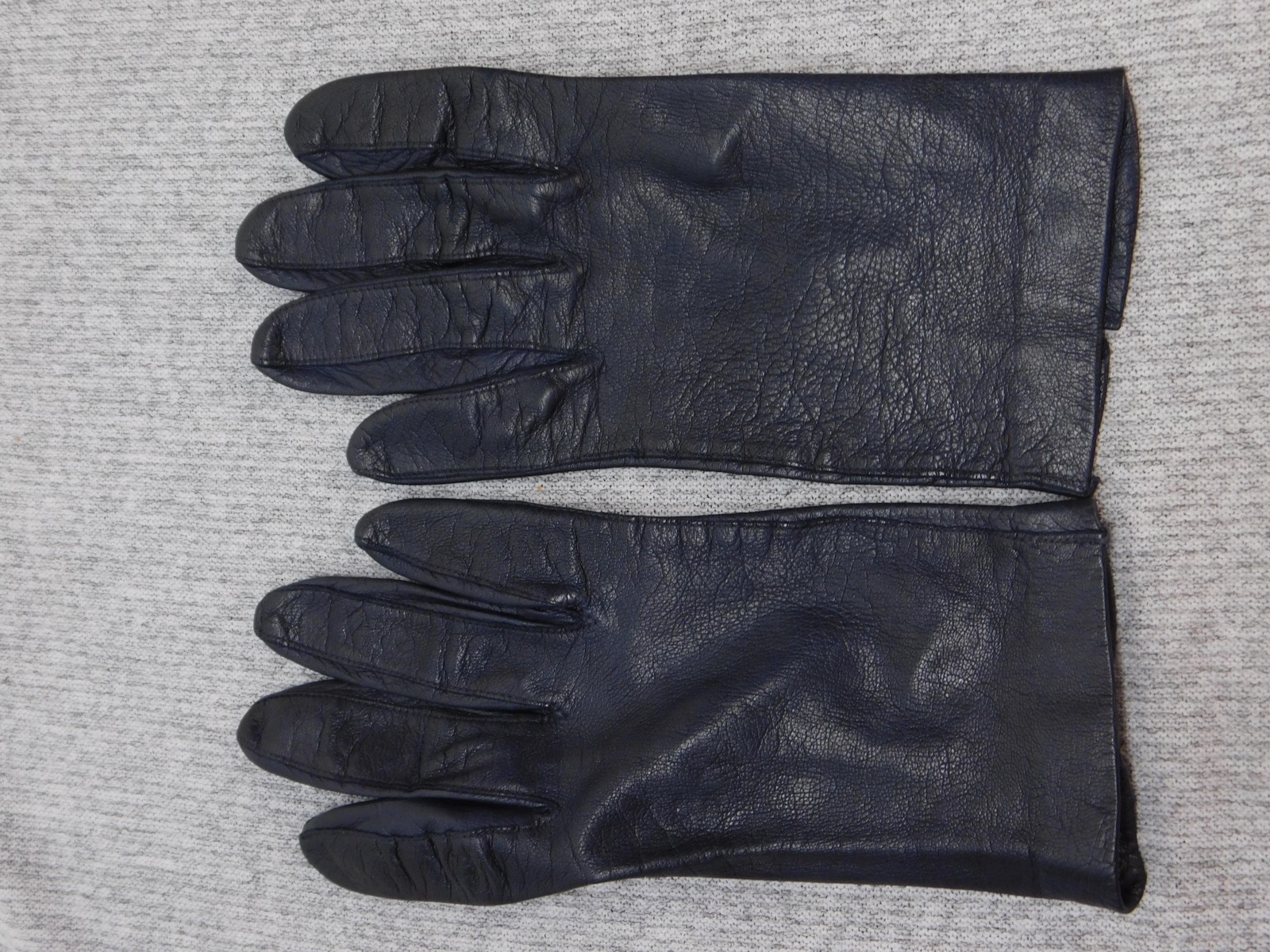 Black Leather Gloves Womens Medium Unlined Classic Dress Soft Elegant Vintage