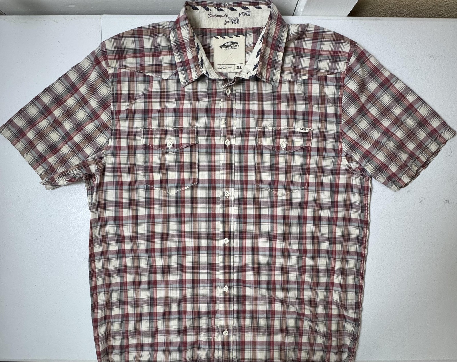 Vans Shirt Mens XL Red Gray Plaid Short Sleeve Button Front Casual Skate Style