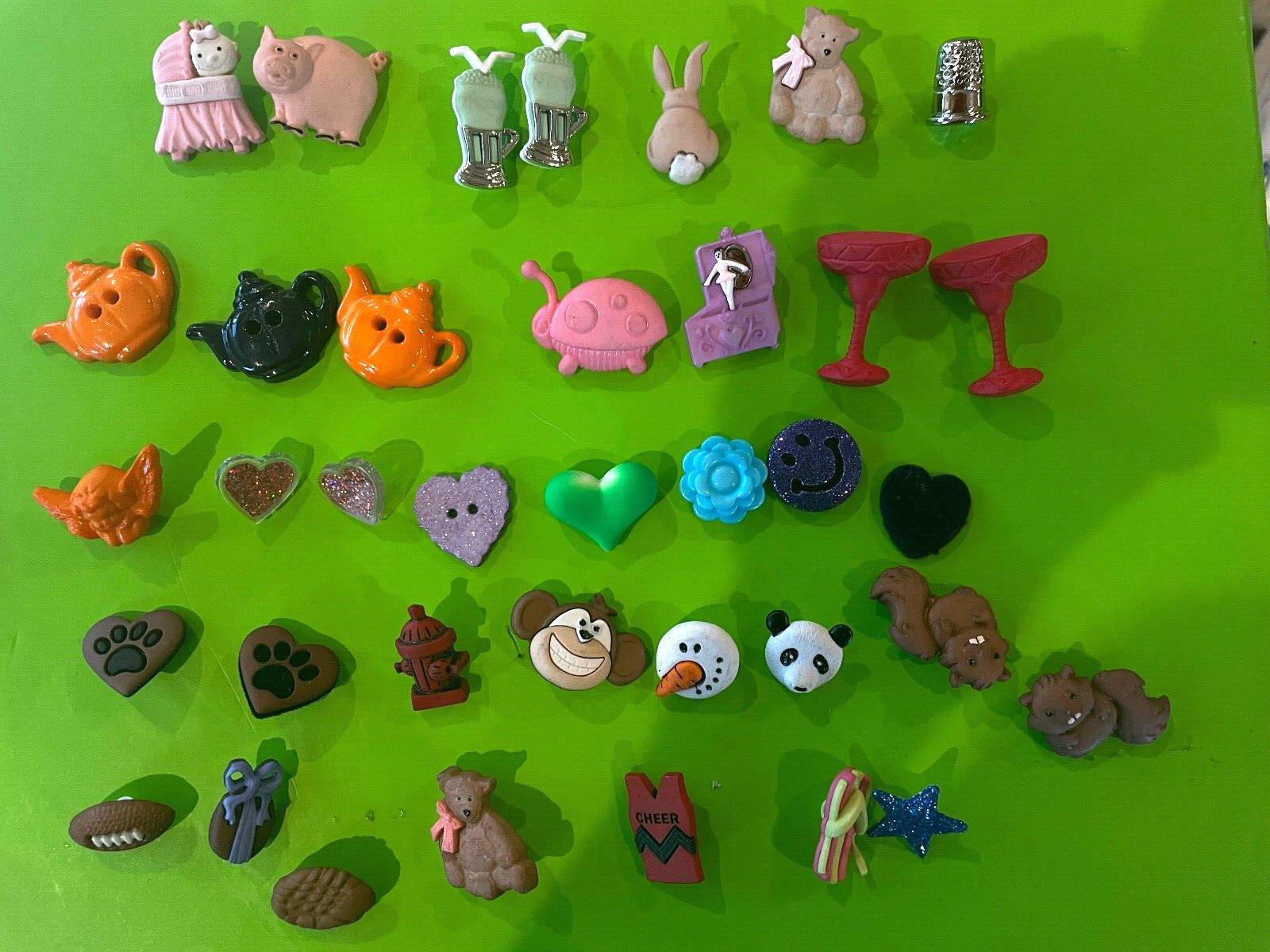 17 Plastic Novelty Buttons Item#15