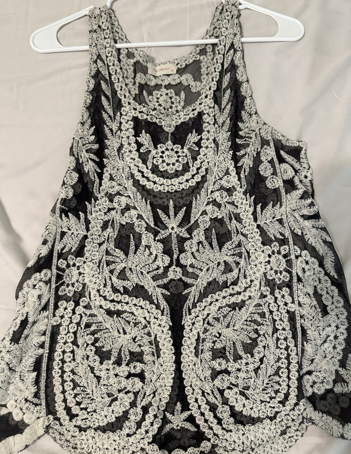 VINTAGE Style Apparel Mesh Embroidered Floral Sheer Sleeveless Top Black White S