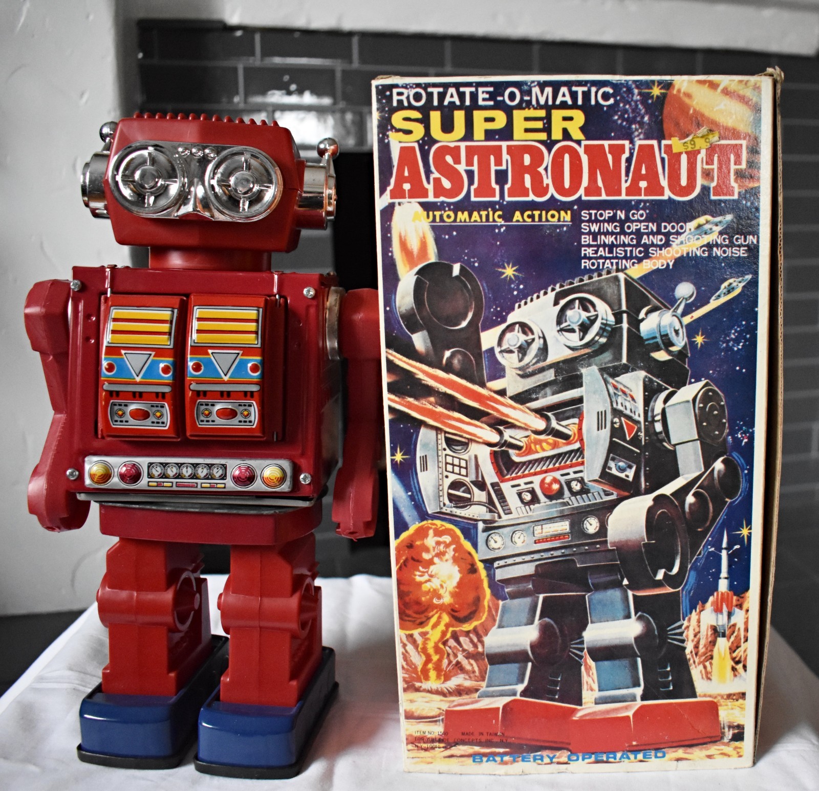 vintg Super Astronaut Robot Rotate-O-Matic Tin Robot Battery Operated New in Box