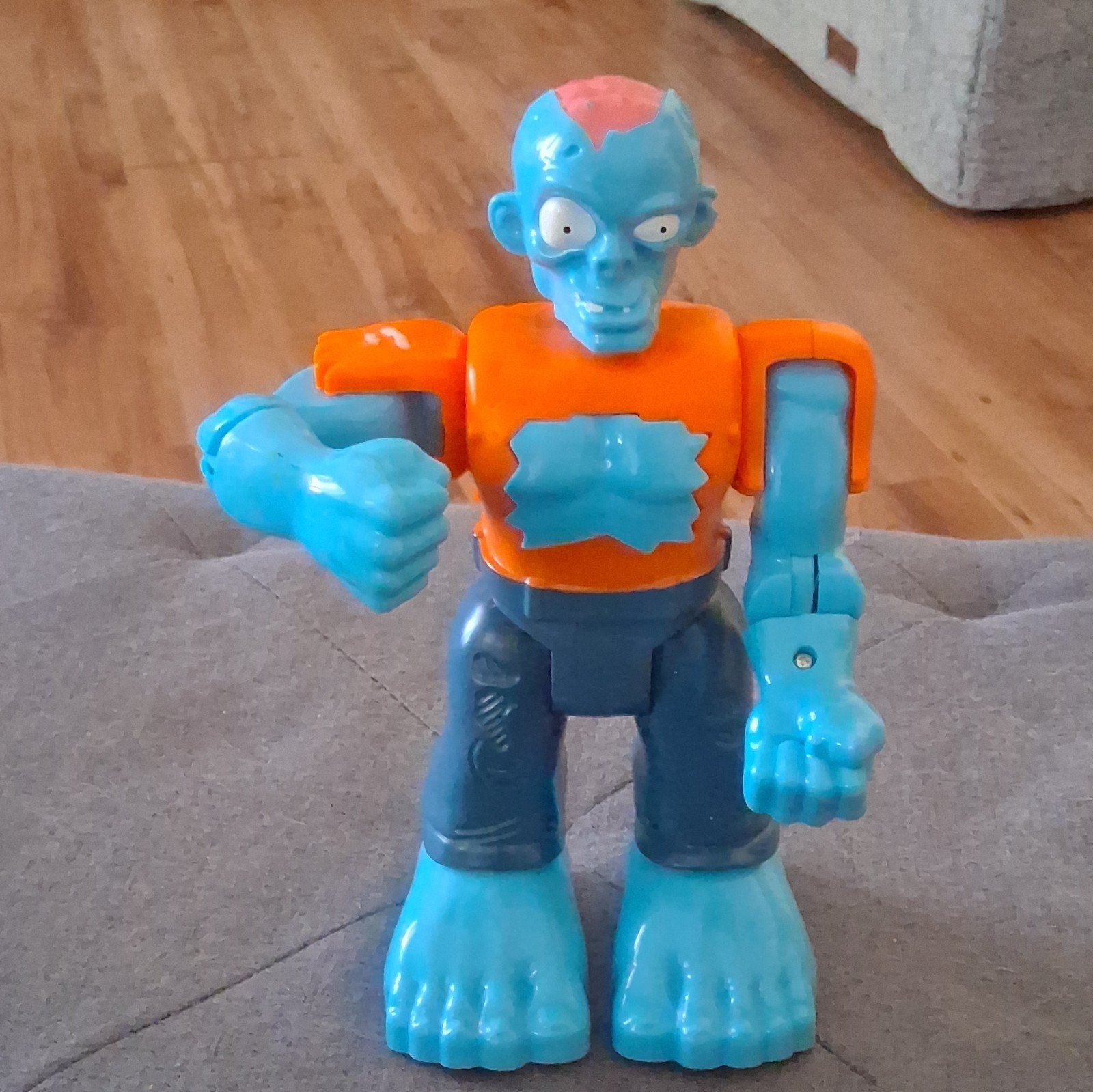 Blue and Orange Robot Toy SC2621D, Removable Head, Robot Theme