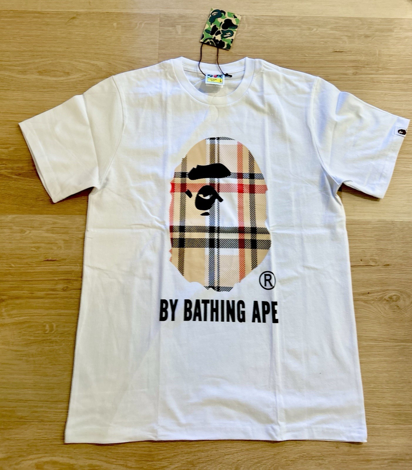 A Bathing Ape BAPE Men’s L White Ape Head Logo Graphic Crew Neck T-Shirt