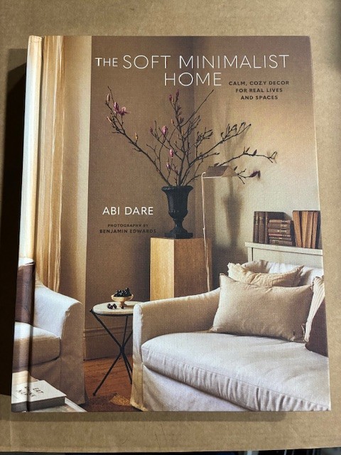 The Soft Minimalist Home: Calm, Cosy Decor for Real Lives and Spaces (Hardback o