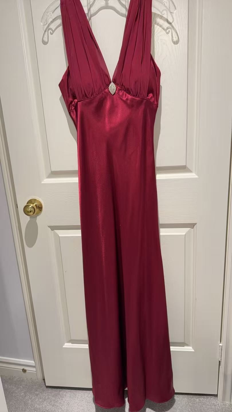 Women’s Burgundy Evening Dress Size M – Elegant V-Neck Long Formal Gown