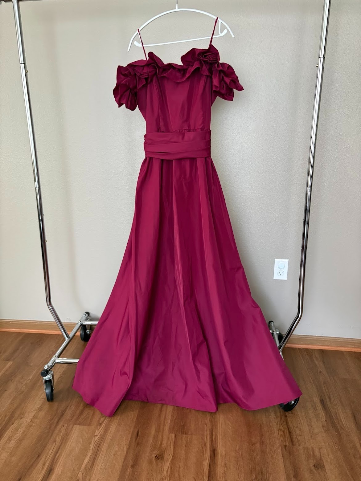 VTG 80'S OFF THE SHOULDER FULL LENGTH TAFFETA GOWN BUST 40/W 34"