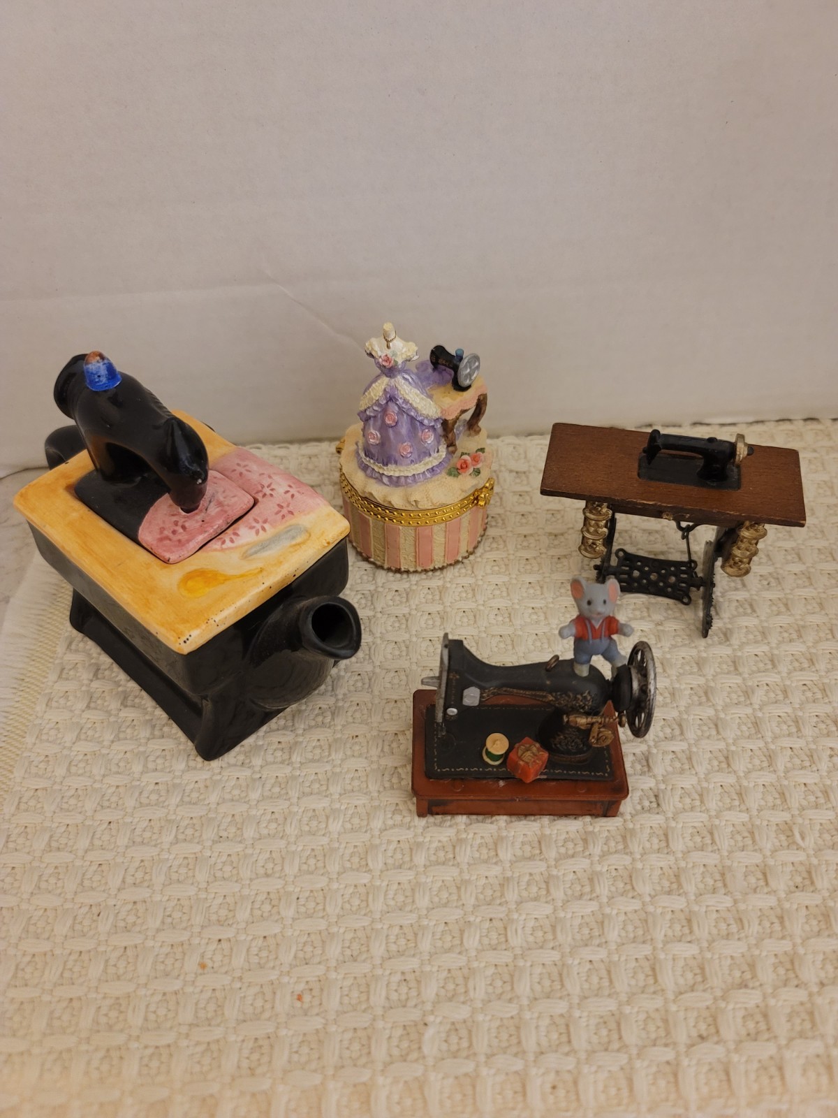 SET OF 4 NOVELTY SEWING ITEM PIECES 