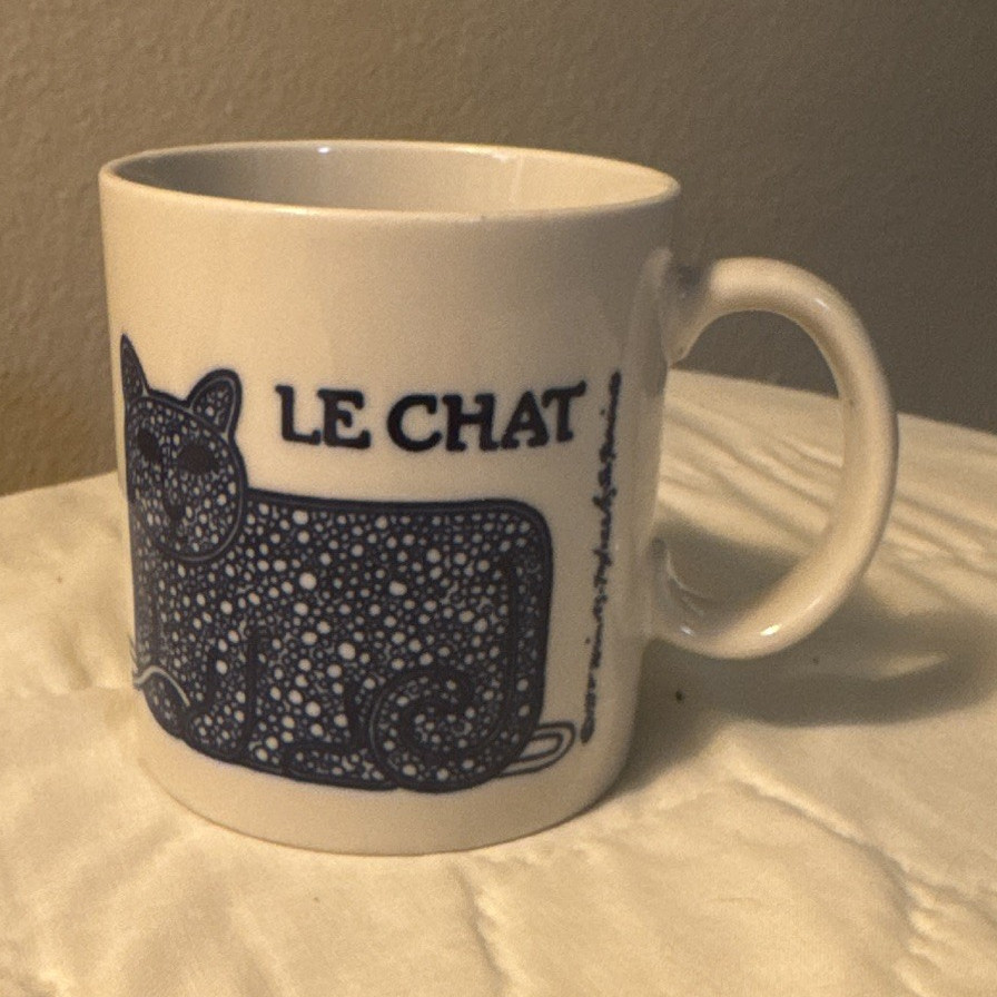 White/Blue Ceramic Coffee Mug 12 fl oz Cats Pictorial "LE CHAT" Modern Decor