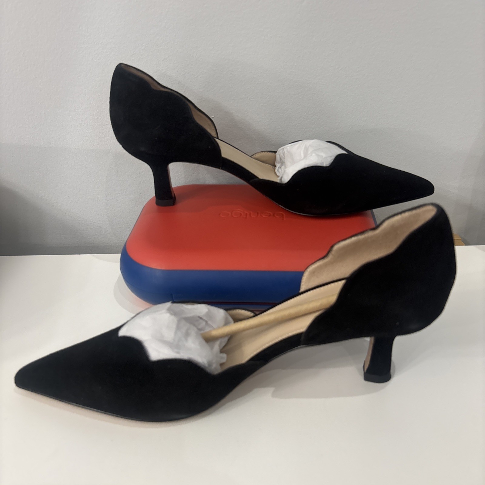 New Pelle Moda Women’s Keala Low Heels, Black Suede Sz 9.5M Retail $155