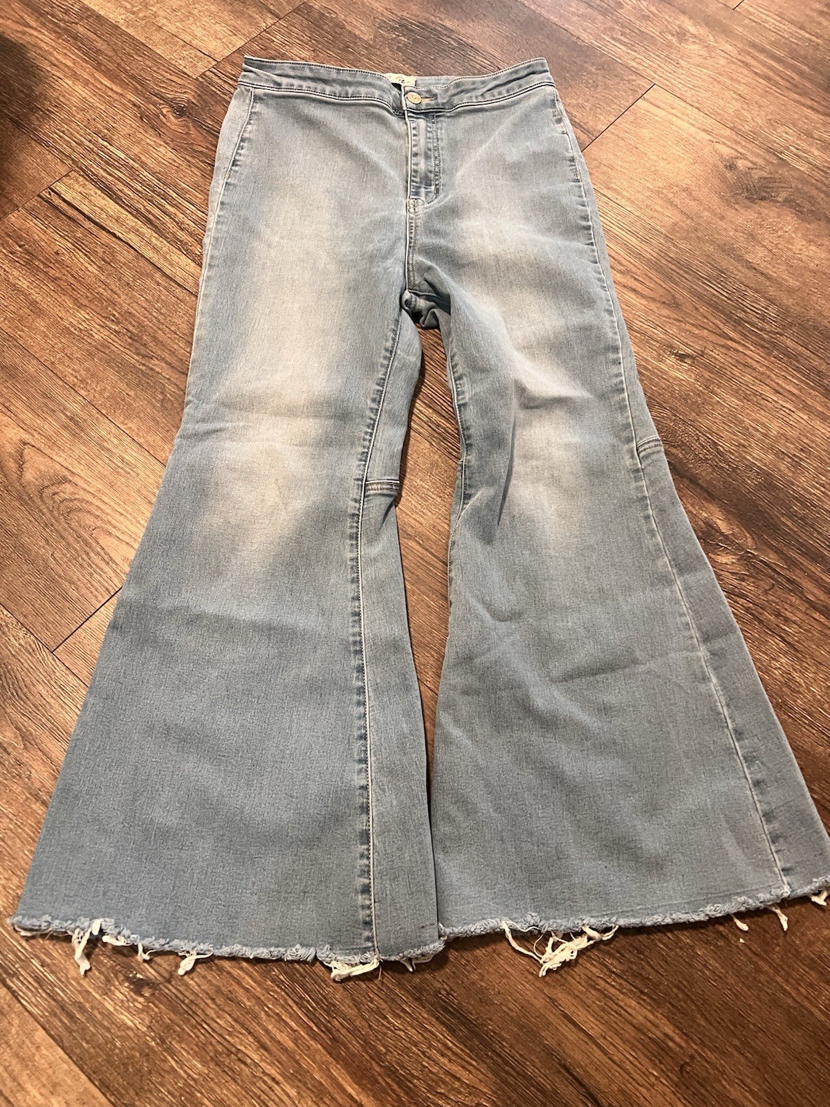 We the Free Women's Light Wash Flared Jeans - Casual Retro Style size 29