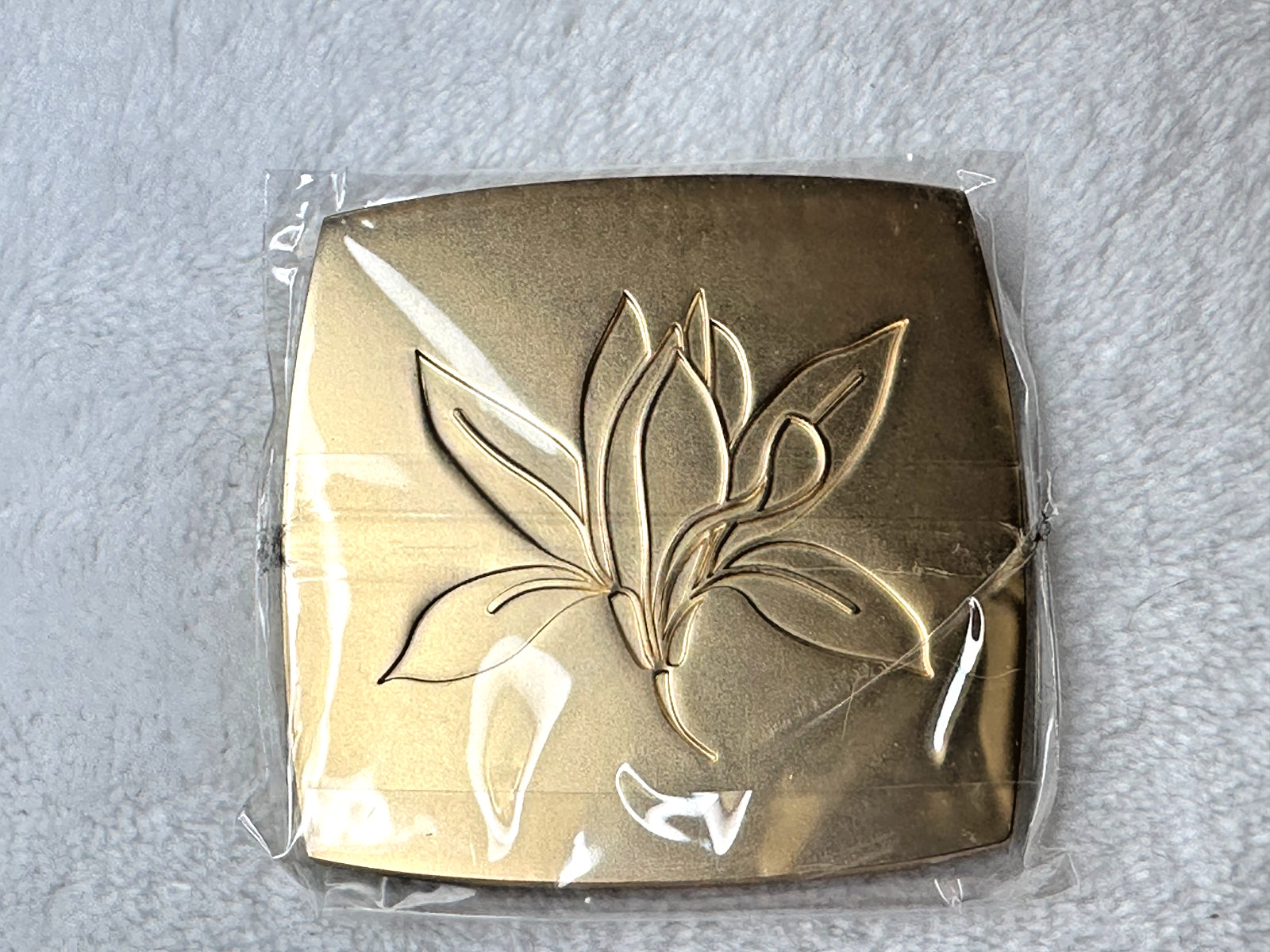 NIB ~ CHANEL Pocket Purse Mirror ~ Gold Floral Sublimage ~ GWP Item ~ Gorgeous!