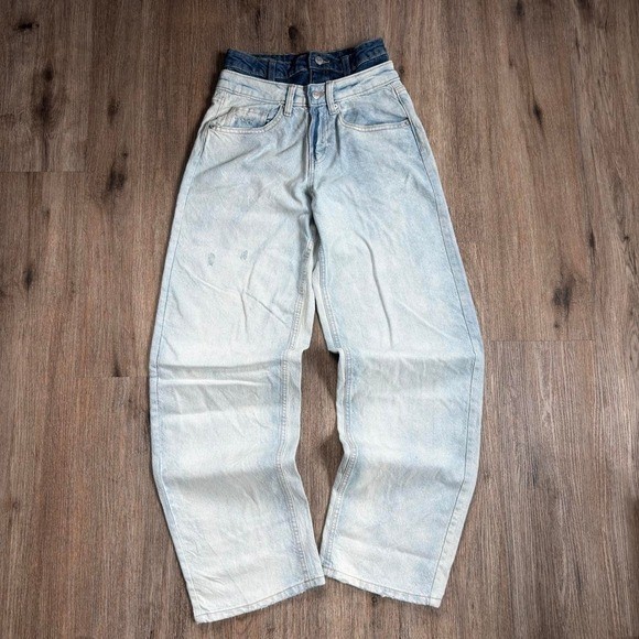 Two-tone denim done right 🔥